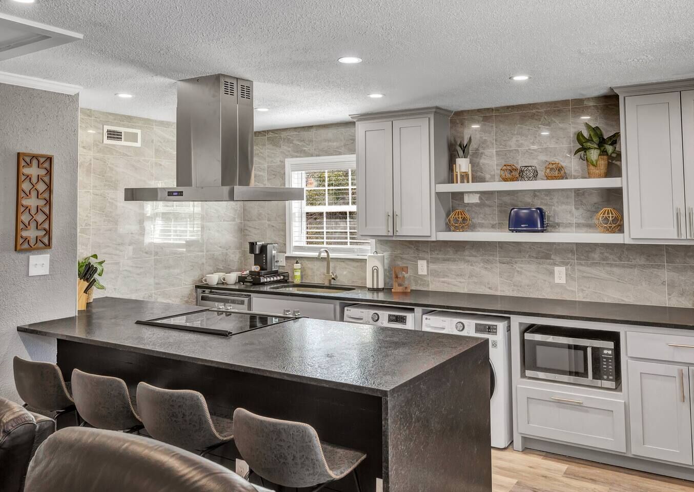 Refrigerador, microondas, horno y parrilla de estufa 