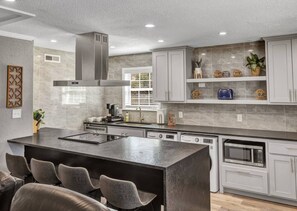 Fridge, microwave, oven, stovetop - Eastwood: 2 Bdrm, 2nd flr Walk to A&M, King Beds (Bryan)