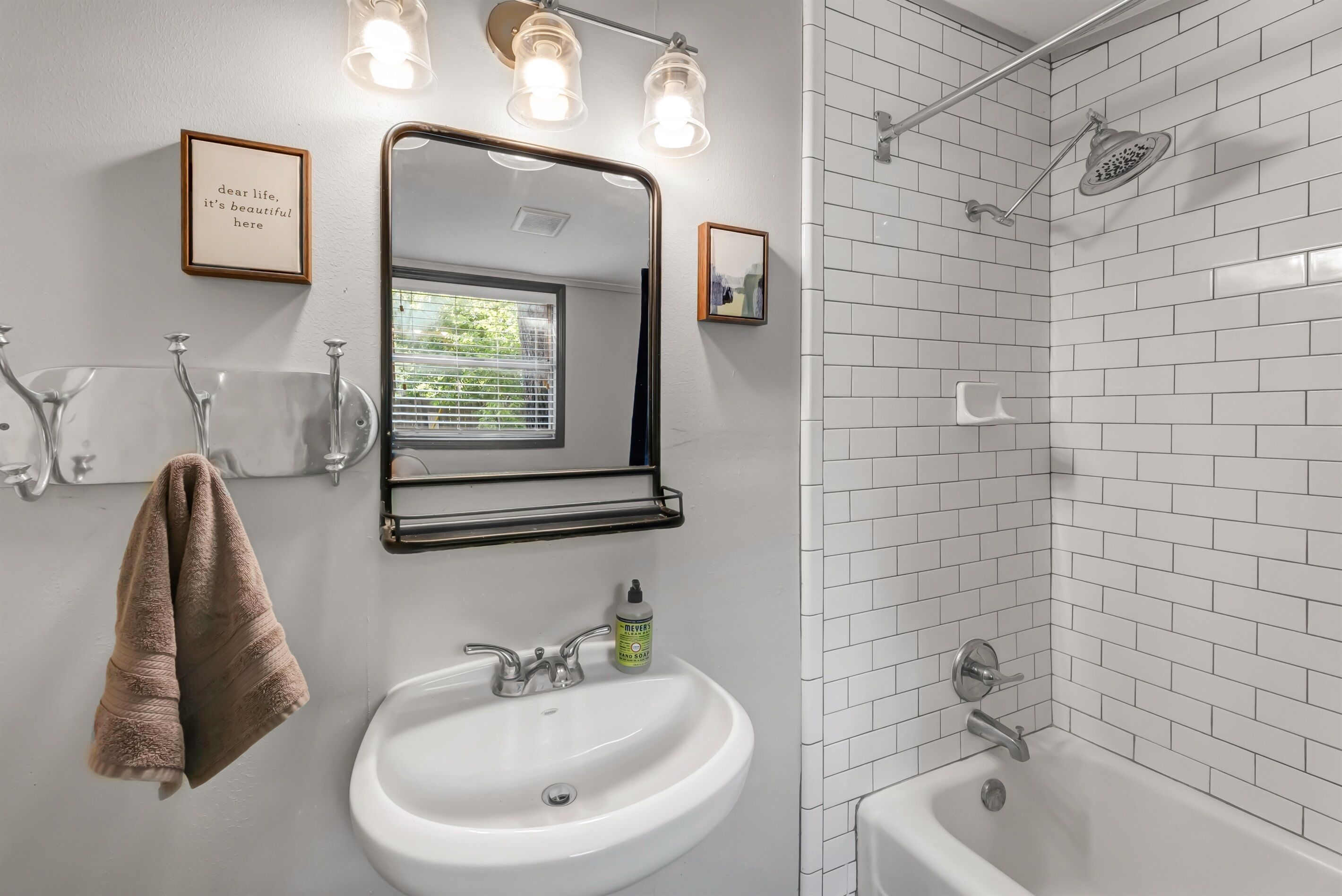 Combinazione doccia/vasca, asciugacapelli, asciugamani