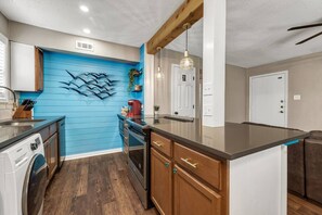 Fridge, microwave, oven, stovetop - Kelly's Cove: 1st Flr 2 Bdrm-Walk to A&M-King Beds (Bryan)