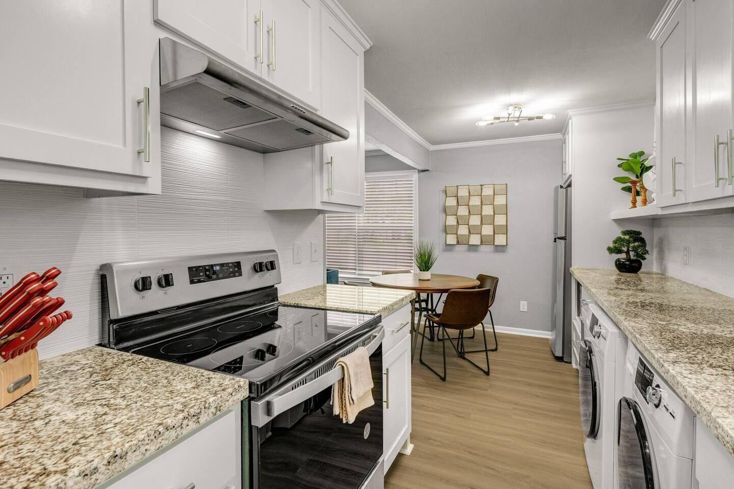 Refrigerador, microondas, horno y parrilla de estufa 