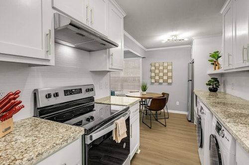 Lakeside: First floor/King Beds