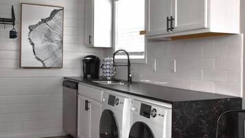 KylskÄp, mikrovÄgsugn, ugn och spishÀll