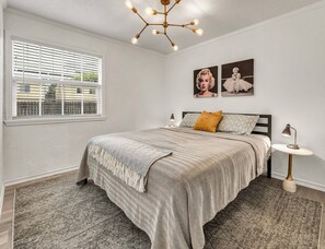 2 bedrooms, iron/ironing board, WiFi, bed sheets
