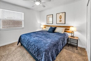 2 habitaciones, tabla de planchar con plancha, wifi y ropa de cama