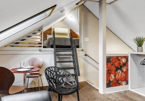 1 habitación, tabla de planchar con plancha, wifi y ropa de cama