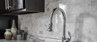 Rudder's Retreat: Walk to A&M, Comfy King Bed