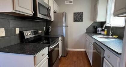 Savannah: 1st Floor-Walk to A&M-Comfy King Beds