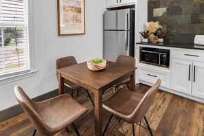 Dining - Woodland: Comfy King Beds, Walk to A&M Campus (Bryan)