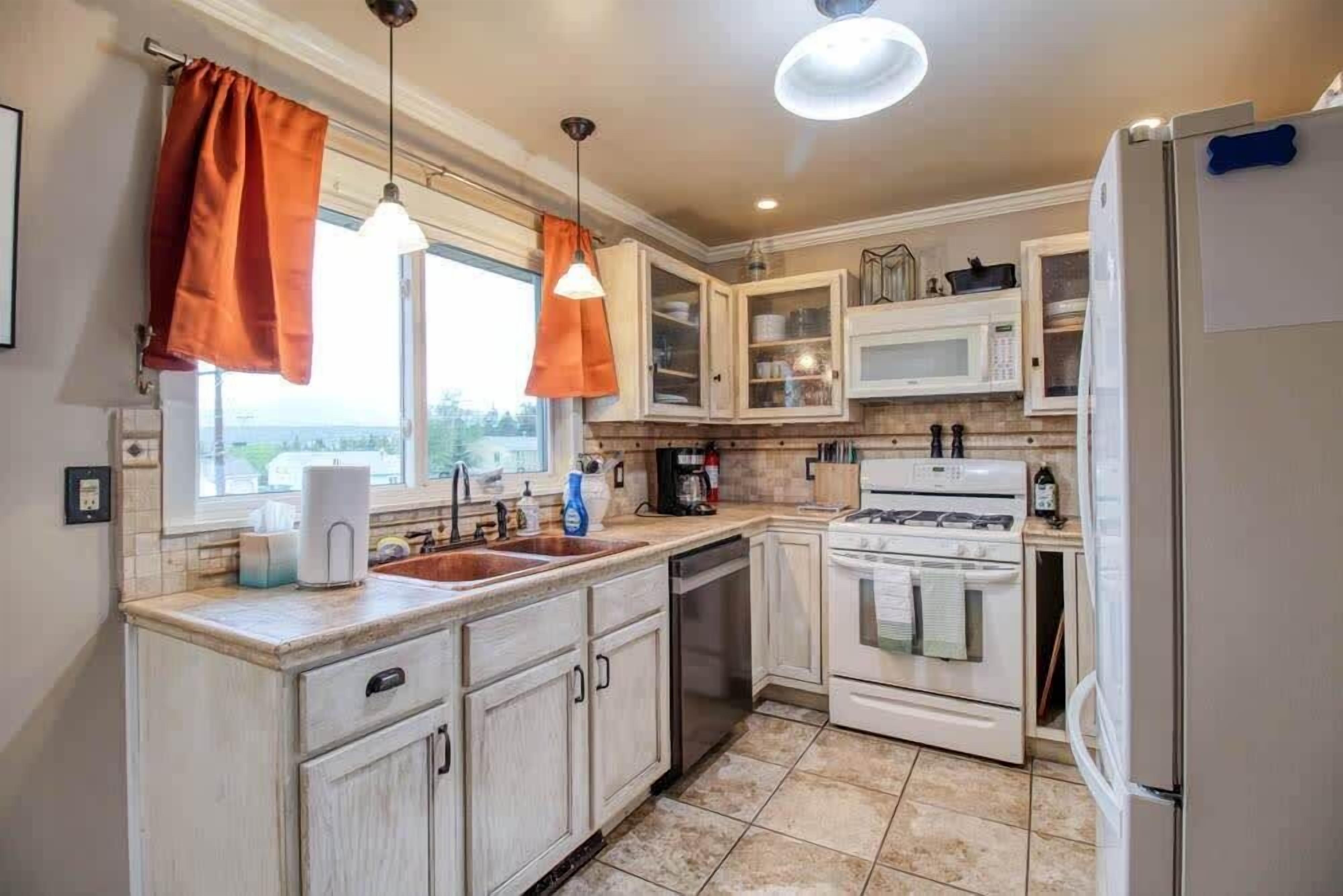 冰箱、微波炉、烤箱、炉灶