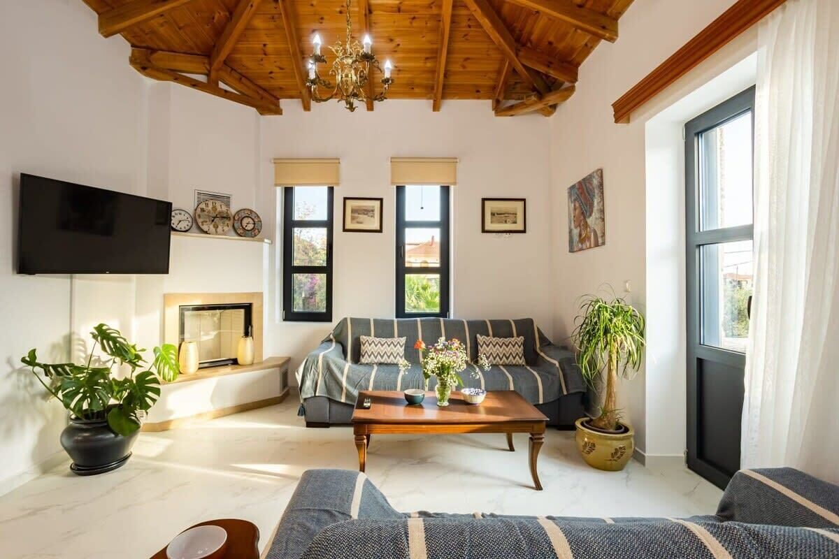 Televisión y chimenea 
