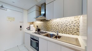 Comfort-studio | Yksityinen keittiö | Jääkaappi, mikroaaltouuni, uuni, leivänpaahdin
