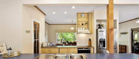 Coffee/tea maker, fridge, microwave, oven