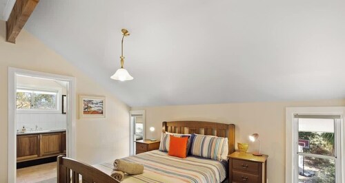 Sandy Bay Getaway w Spa 4 Bdr