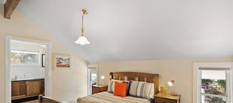 Sandy Bay Getaway w Spa 4 Bdr
