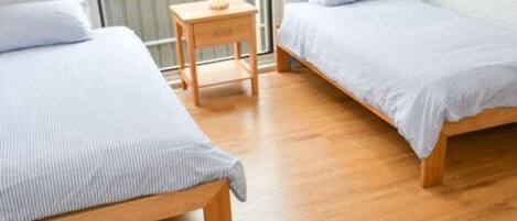 5 bedrooms, iron/ironing board