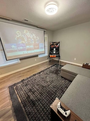 Interior - Peaceful 3BR/2BA House Near EVERYTHING w/WIFI (Dothan)