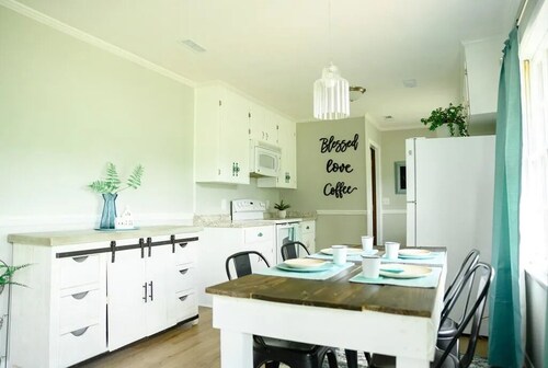 Peaceful 3BR/2BA House Near EVERYTHING w/WIFI 