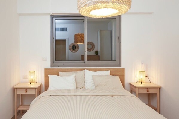 1 habitación, tabla de planchar con plancha, cuna de viaje y wifi