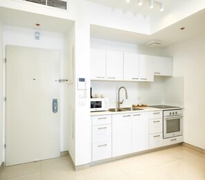 Fridge, microwave, oven, stovetop - Brand New Flat - Shirat Haneviim (Jerusalem)