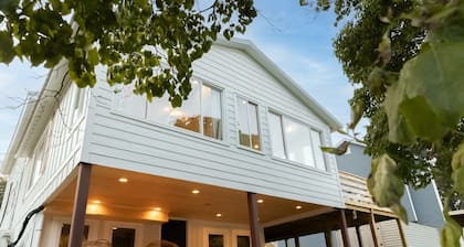 *Lickety Slip* Bring your boat! Lake view Hot Tub