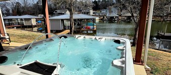 *Lickety Slip* Bring your boat! Lake view Hot Tub