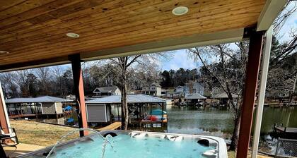 *Lickety Slip* Bring your boat! Lake view Hot Tub