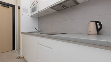 Microwave, dishwasher, cookware/dishes/utensils