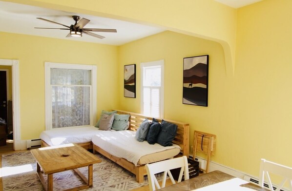 2 bedrooms, desk, iron/ironing board, WiFi