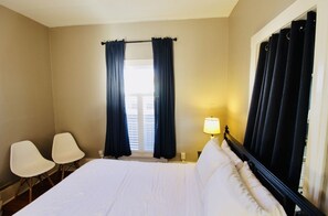 2 bedrooms, desk, iron/ironing board, WiFi