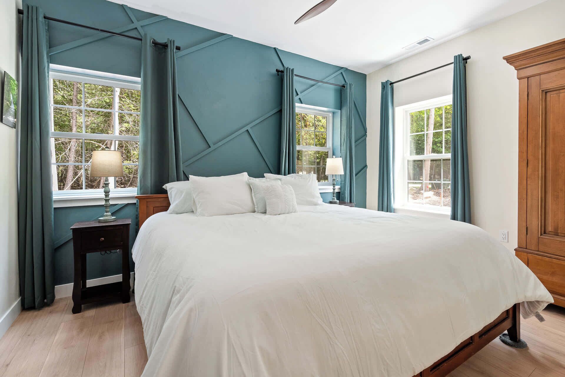 3 bedrooms, iron/ironing board, WiFi (free), bed sheets