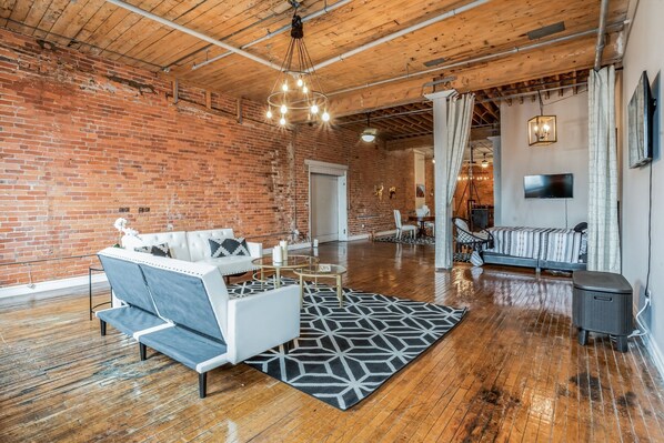 Apartment, 1 Bedroom | Dining