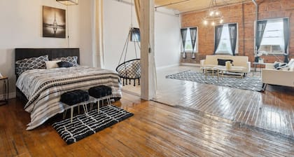 Queen G Investments 1 Bedroom Apts by RedAwning
