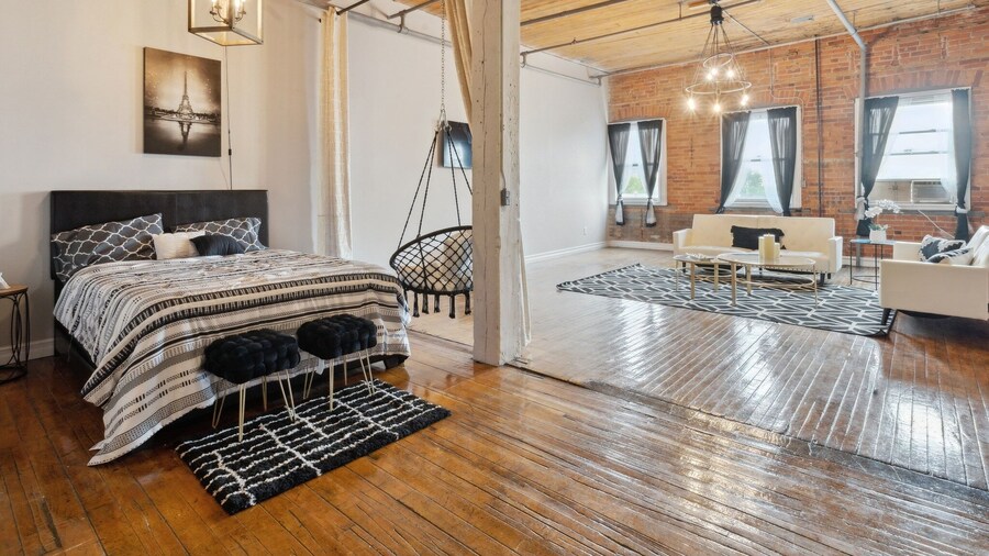 Queen G Investments 1 Bedroom Apts by RedAwning