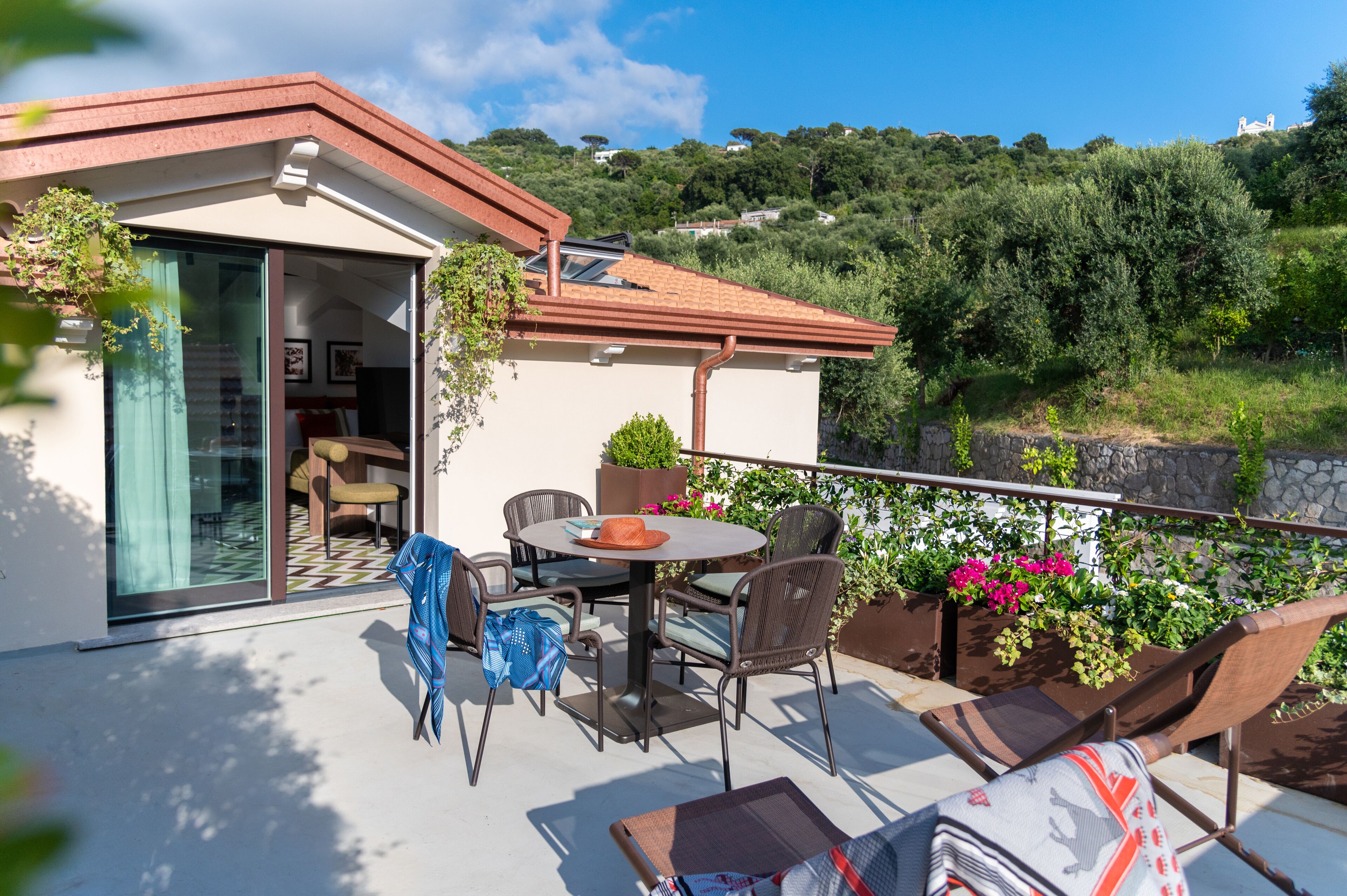 Luxury-Vierbettzimmer | Terrasse/Patio