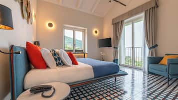Habitación cuádruple Deluxe | Ropa de cama de alta calidad, edredón y camas con efecto memoria