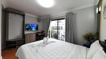 Junior-Doppelzimmer, Stadtblick | Bügeleisen/Bügelbrett, kostenloses WLAN