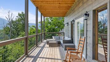 Cabin, 4 Bedrooms | Balcony