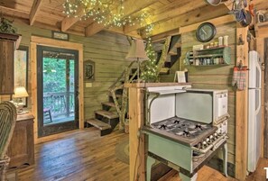 Interior - Falls View Cabin at Dennis Mill on designated trout stream.
(Chatsworth)