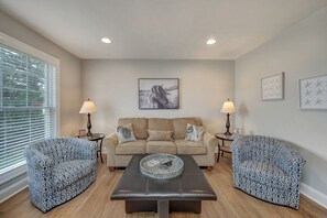 Smart TV, books - EVENTIDE on Chincoteague Island! (Chincoteague Island)