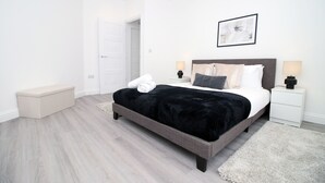 Apartment | 1 bedroom, iron/ironing board, free WiFi - Caxton Place by Tŷ SA (Newport)