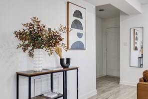 Interior - Large Home, 2 Blocks from Lake/ Park, Outdoor Dining + Parking (Richmond)