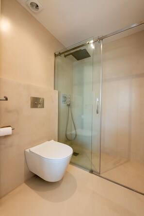 Bathtub, hair dryer, towels