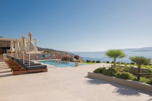 An infinity pool