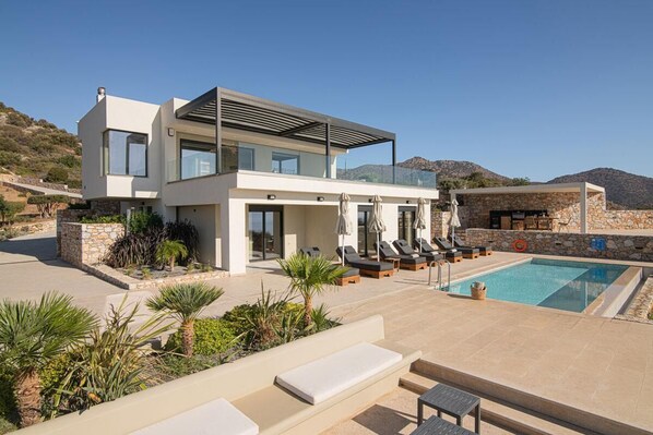 An infinity pool