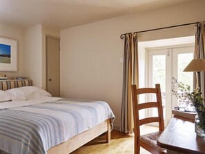 2 bedrooms, iron/ironing board - Meavy Barn (Totnes)