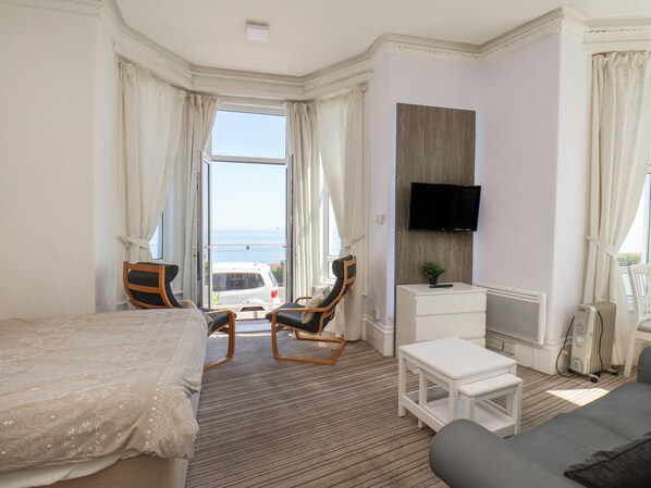 1 bedroom, individually decorated, individually furnished, free WiFi - 2 Beach View @ Beaconsfield House (Bridlington)