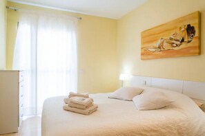 3 makuuhuonetta, silitysrauta/-lauta, Wi-Fi, vuodevaatteet