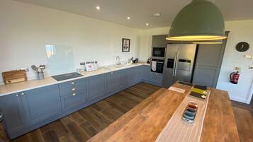 Cottage | Private kitchen | Fridge, microwave, oven, dishwasher