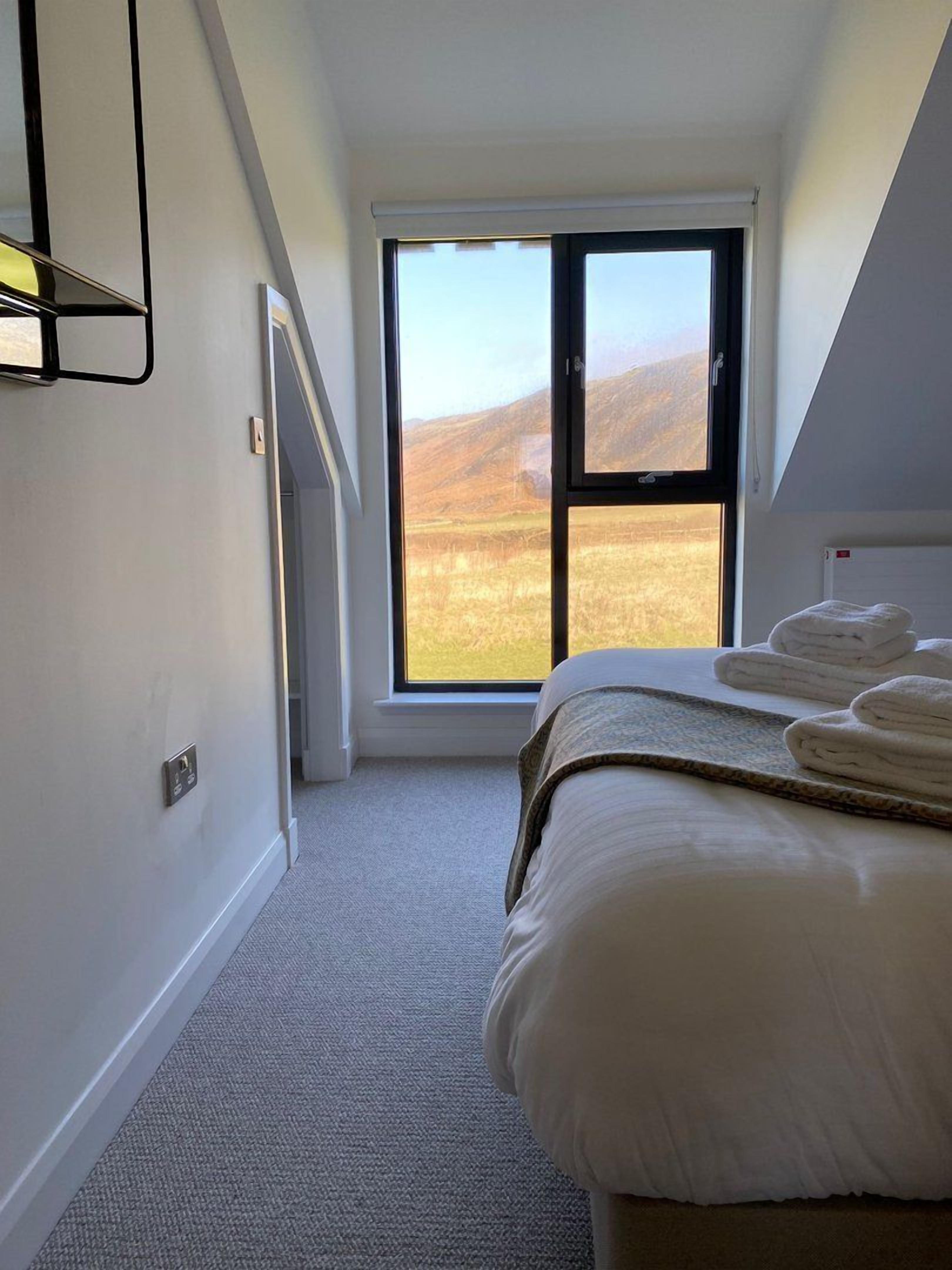 5 عدّة غرف نوم ومكواة/لوح كي